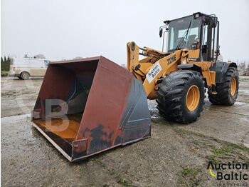 Колёсный погрузчик CASE