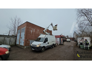 Грузовик с подъемником IVECO Daily