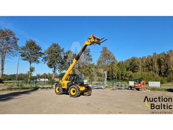 Телескопический погрузчик JCB