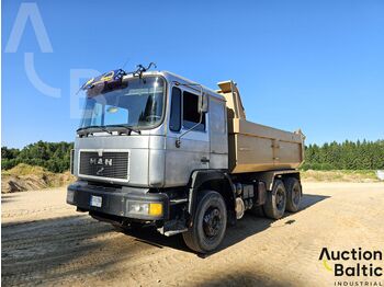 Самосвал MAN 26.402