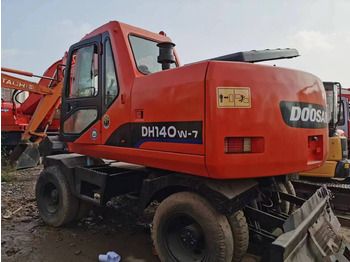 Колёсный экскаватор DOOSAN