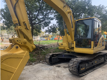 Гусеничный экскаватор KOMATSU PC130-7