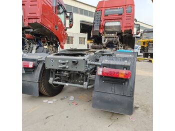 Тягач HOWO TX 400: фото 3 Тягач HOWO TX 400: фото 3