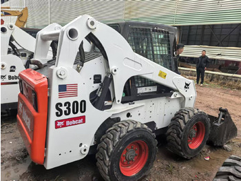 Мини-погрузчик с бортовым поворотом BOBCAT S300