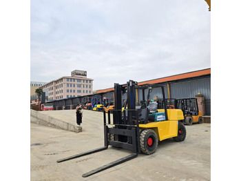 Дизельный погрузчик KOMATSU