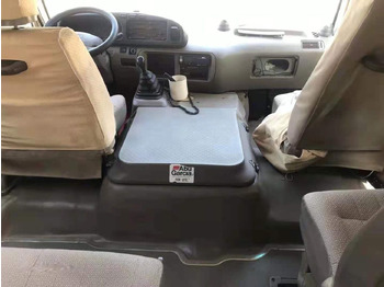 Пригородный автобус Toyota Coaster: фото 3