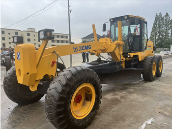 Грейдер XCMG GR180: фото 4 Грейдер XCMG GR180: фото 4