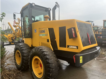 Грейдер XCMG GR180: фото 3 Грейдер XCMG GR180: фото 3