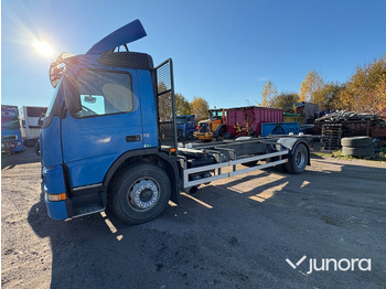 Грузовик-контейнеровоз/ Сменный кузов VOLVO FM7