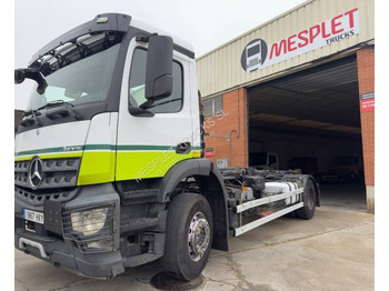 Крюковой мультилифт MERCEDES-BENZ Arocs 1832