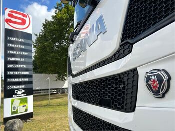 Тягач SCANIA R 560