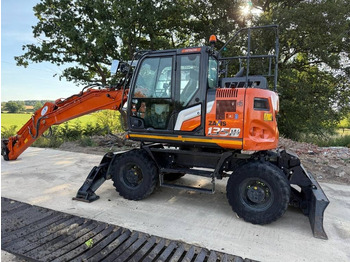 Колёсный экскаватор HITACHI ZX135