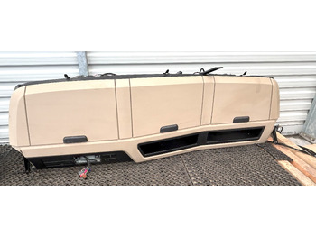 Кабина и интерьер MERCEDES-BENZ