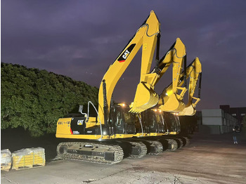 Гусеничный экскаватор CATERPILLAR 320D2