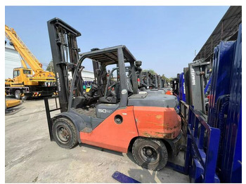 Вилочный погрузчик TOYOTA