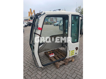 Кабина и интерьер LIEBHERR