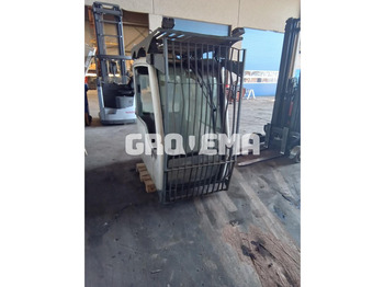 Кабина и интерьер LIEBHERR