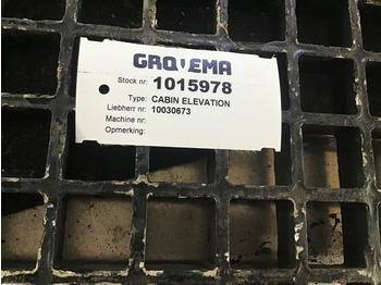 Кабина и интерьер LIEBHERR