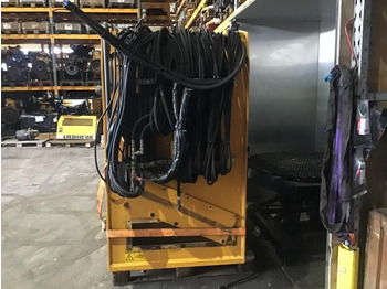 Кабина и интерьер LIEBHERR