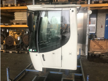 Кабина и интерьер LIEBHERR