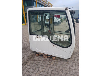 Кабина и интерьер LIEBHERR