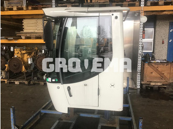 Кабина и интерьер LIEBHERR