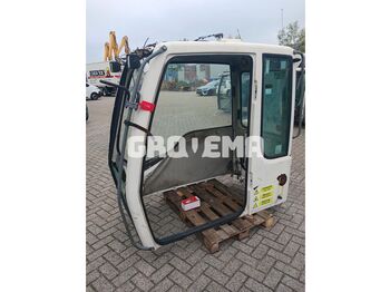 Кабина и интерьер LIEBHERR