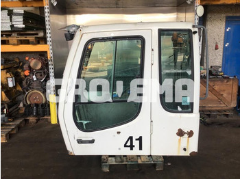 Кабина и интерьер LIEBHERR