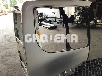 Кабина и интерьер LIEBHERR