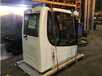 Кабина и интерьер LIEBHERR