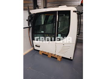 Кабина и интерьер LIEBHERR