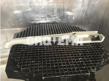 Кабина и интерьер LIEBHERR