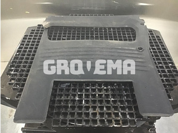 Кабина и интерьер LIEBHERR