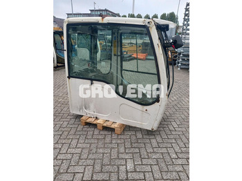 Кабина и интерьер LIEBHERR