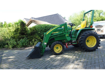 Трактор JOHN DEERE