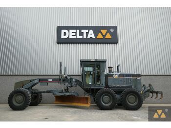 Грейдер CATERPILLAR