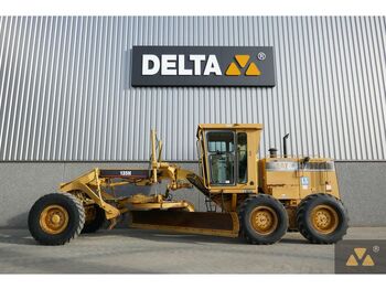Грейдер CATERPILLAR