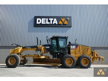 Грейдер CATERPILLAR 160