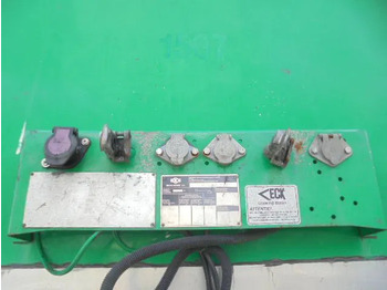 Полуприцеп-фургон Van Eck PLY: фото 5