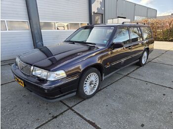Легковой автомобиль VOLVO
