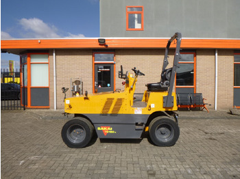 Пневмоколесный каток SAKAI