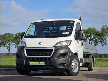 Малотоннажный бортовой грузовик PEUGEOT Boxer