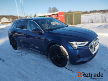 Легковой автомобиль AUDI