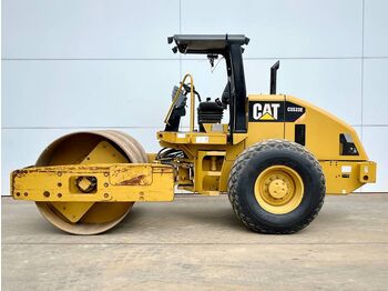 Каток CATERPILLAR