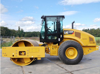 Каток CATERPILLAR CS66B