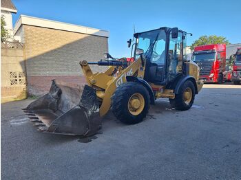 Колёсный погрузчик CATERPILLAR 906M