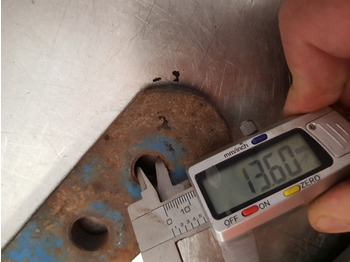 Противовес Ford 10, 30, 40, Tw Series, Weight Plate Clamp 82005143, E0nn3n245aa11b: фото 5