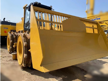 Компактор CATERPILLAR