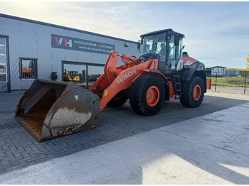 Колёсный погрузчик HITACHI ZW180