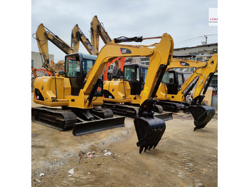 Гусеничный экскаватор